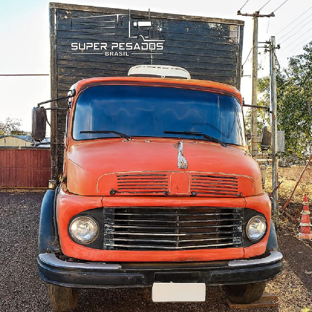 Caminhão Mercedes Benz 1113 Baú Ano 1982